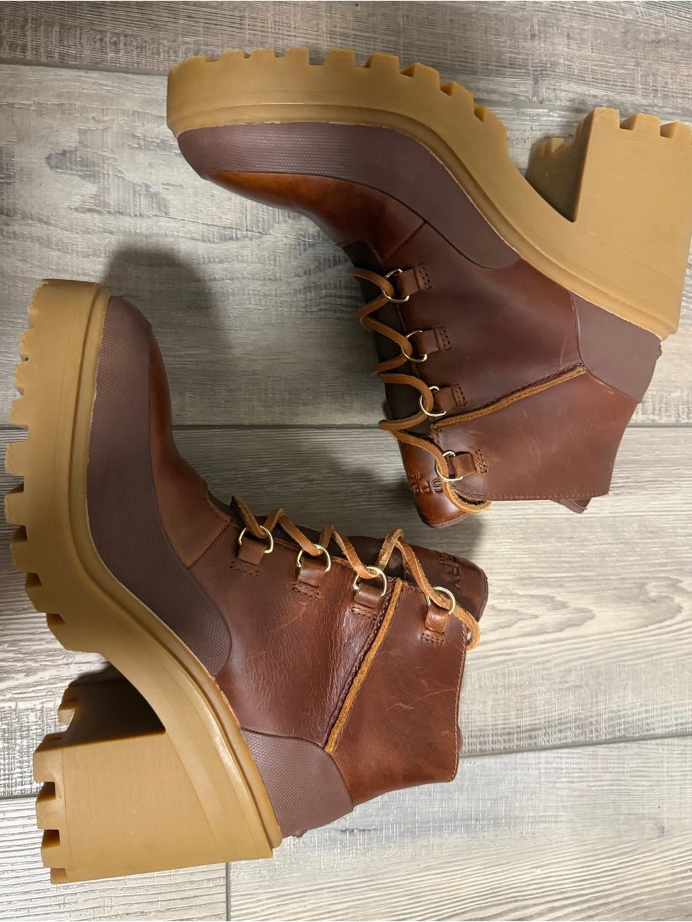 Sperry Women’s Brown Leather Lace Up Platform Ankle Boot with Tan Heel - Size 8